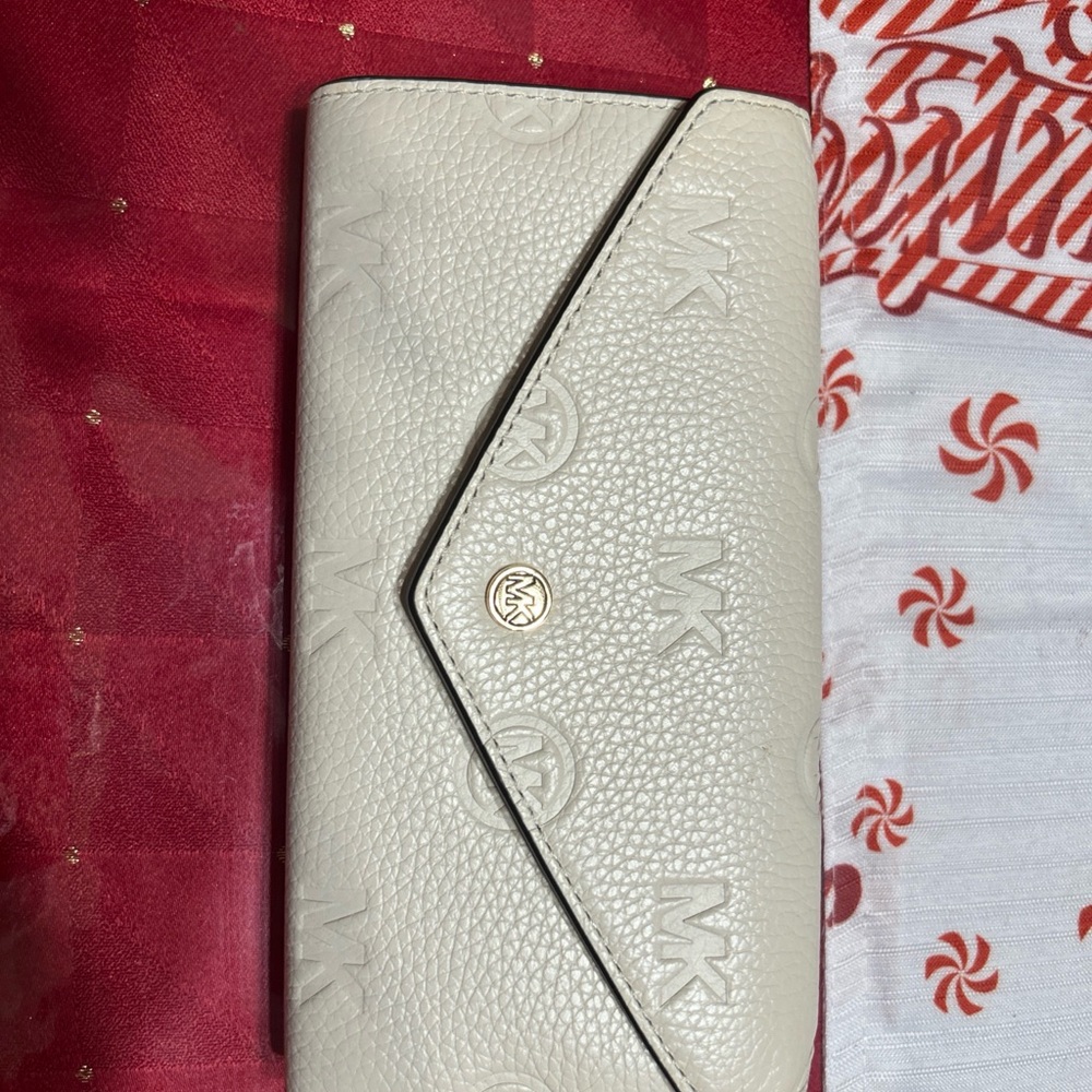 Michael Kors Cream Wallet